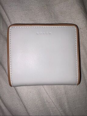 NWT Coach 65 anniversary White Leather Compact Bifold Wallet with Tan Edge